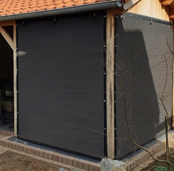 Verandadoek Carbon Black, breed 217cm x hoog 210cm met pees, slikrand en oprolriempjes 